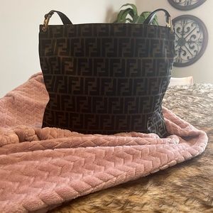 AUTHENTIC FENDI SHOULDER BAG